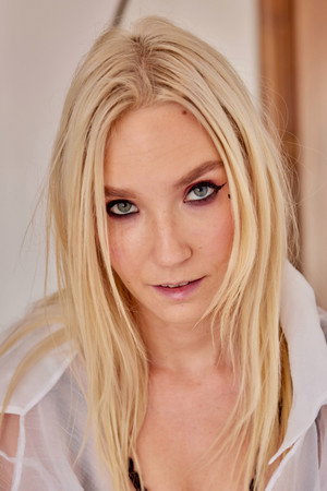 Claire Roos portrait