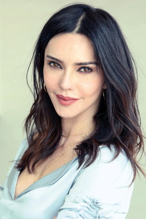 Hande Ataizi portrait