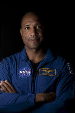 Victor Glover photo 2