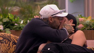 Besos van, besos vienen