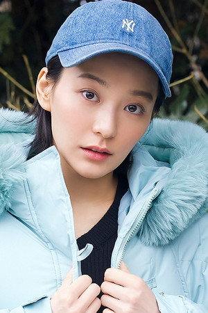 Momoko Arata portrait