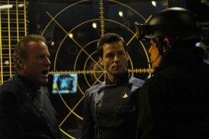 Battlestar Galactica - Battlestar Galactica - Saison 2 - Une main de fer - image n°3