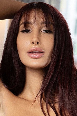 Mimi Malibu portrait