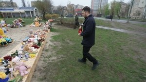 Zelenskyy; Greenland; Banana Ball