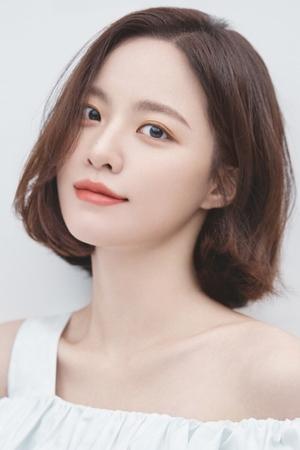 Bae Yoon-kyung isYoon Chae-won