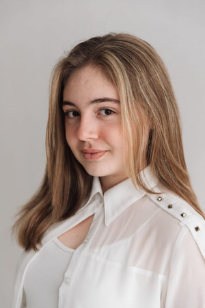 Júlia Dezotti portrait