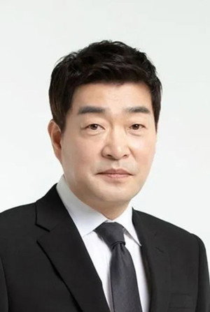 Son Hyun-joo portrait