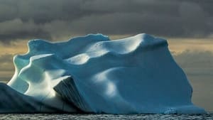The Polar Sea Sailing Ice