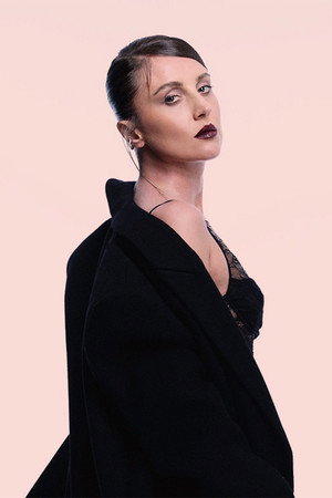 Bengü Beker — interprète de Elle-même - Winner