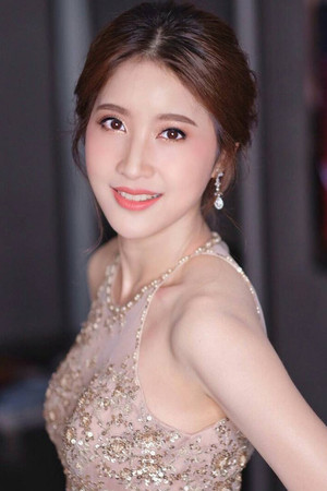 Yuwanat Arayanimisakul portrait