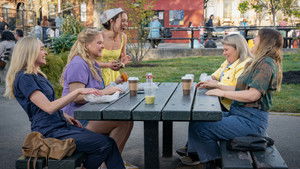 Kinda Pregnant (2025) สตรีมีคัน