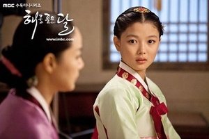 Moon Embracing the Sun: 1×5