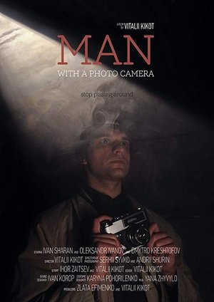 Man with a photo camera film complet