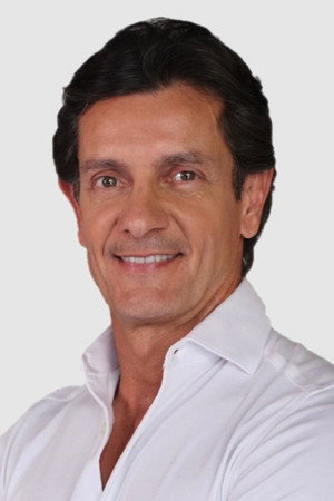 César Urnhani