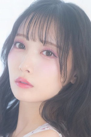 Hitomi Suzuki portrait