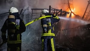 Feuer & Flamme – Mit Feuerwehrmännern im Einsatz Injured after traffic accident on the A40