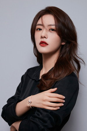 Cai Wenjing portrait