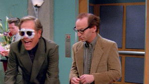 Just Shoot Me!: 2×6