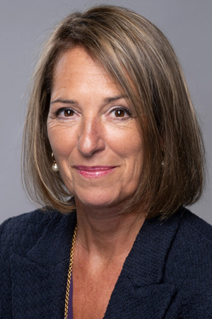 Diễn viên Carol Leonnig