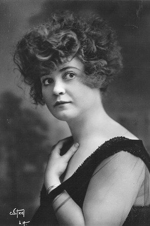 Alice Howell portrait