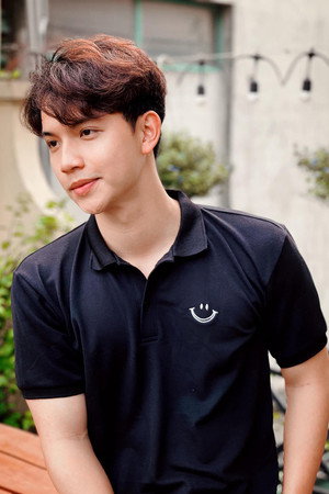 Việt Hoàng portrait