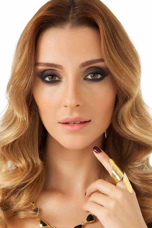 Özge Ulusoy portrait