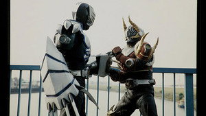 Kamen Rider Ryuki Season 1: Glassy Happiness
