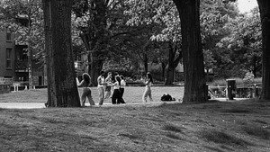 sie schaute in die ferne