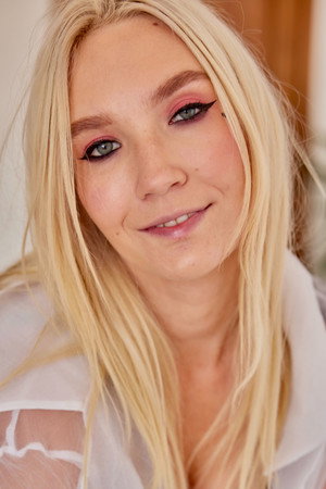 Claire Roos portrait