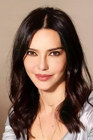 Hande Ataizi portrait