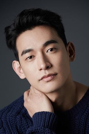 Jung Suk-won isSenior lieutenant