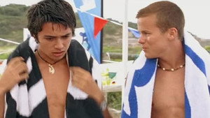 Blue Water High: 1×16