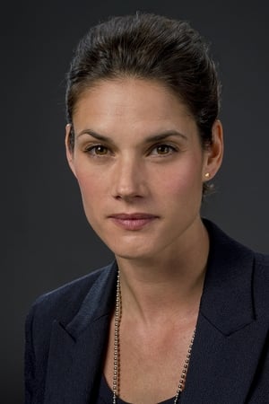 Missy Peregrym jako Jenn