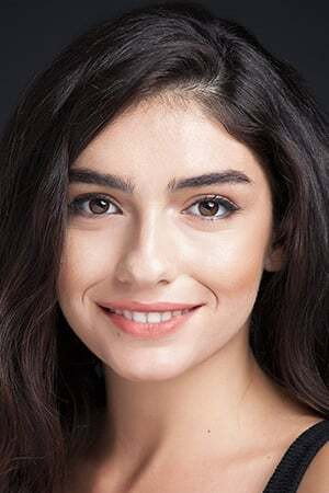 Hazar Ergüçlü portrait