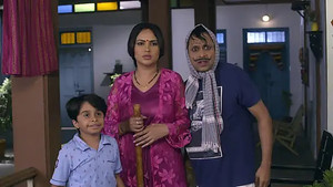 71. Amma sees Happu and Rajesh romancing each other - Happu Ki Ultan Paltan