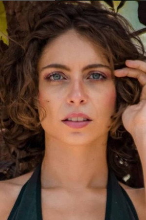 Jennifer Giovannini — interprète de Waiter #1