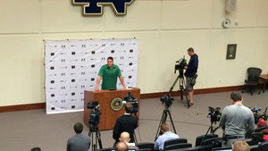 A Season With: 1×7 {year} Online En Netflix