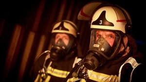 Feuer & Flamme – Mit Feuerwehrmännern im Einsatz Fire in a flat after a battery explosion