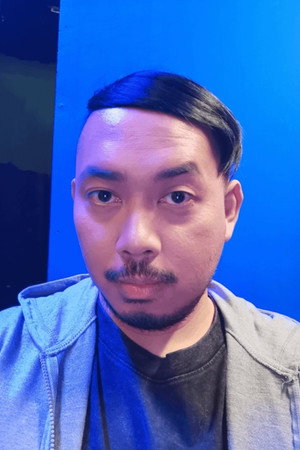 Diễn viên James Caraan