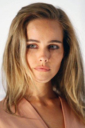 Isabel Lucas portrait