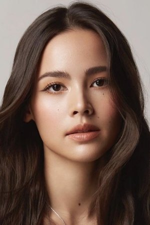 Urassaya Sperbund isKelly Suwannarat