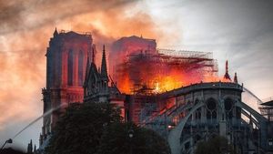 ดูหนัง Notre-Dame on Fire (2022) ภารกิจกล้า ฝ่าไฟนอเทรอดาม [Full-HD]