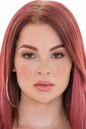 Skyla Novea portrait