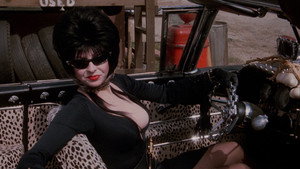 Elvira: Mistress of the Dark movie still 121