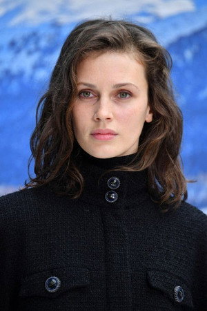 Marine Vacth portrait