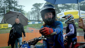 Vol gas door de modder
