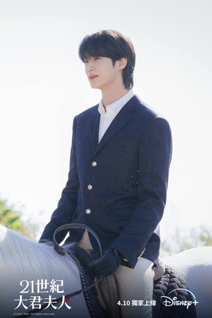 poster Perfect Crown