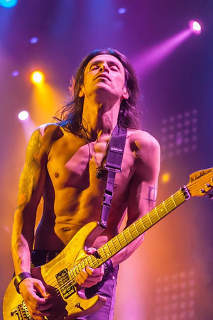 Nuno Bettencourt portrait