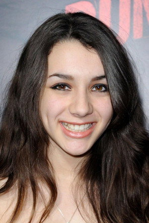 Hannah Marks fotoğrafı