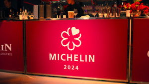 Knife Edge: Chasing Michelin Stars: 1×2